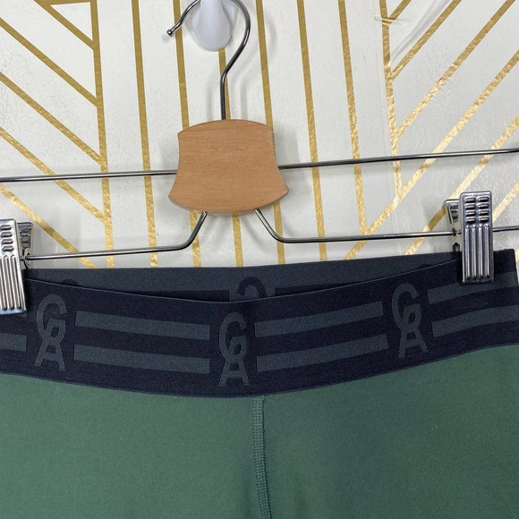 Good American Icon Capri Legging Olive - Picture 4 of 9